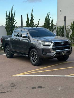 TOYOTA HILUX 2.8 D-4D TURBO DIESEL CD SRX 4X4 AUTOMÁTICO TOYOTA HILUX 2.8 D-4D TURBO DIESEL CD SRX 4X4 AUTOMÁTICO
